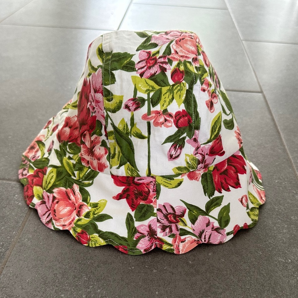 Floral Scallop Edge Bucket Hat